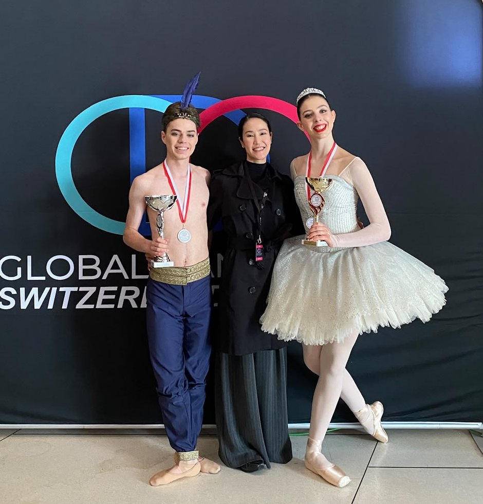 Pornpim Karchai with two of her students holding their trophies at a ballet competition